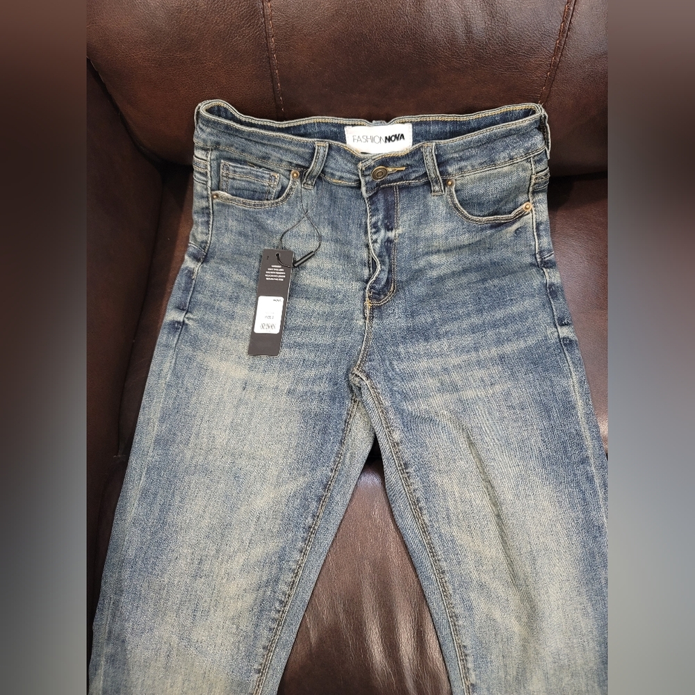 Fashinova Isla Sculpting Skinny Jeans Medium Wash Size 3 NWT